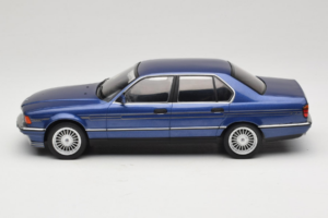 BMW Alpina B11 E32 3.5 Metallic Blue MCG 1:18 MCG18232 Metall – Bild 3 von 6