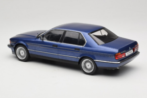 BMW Alpina B11 E32 3.5 Metallic Blue MCG 1:18 MCG18232 Metall – Bild 5 von 6