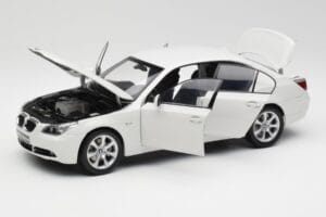 BMW E60 545i Alpine Weiss Kyosho 1:18 08591W Metall – Bild 2 von 8