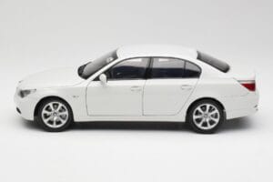 BMW E60 545i Alpine Weiss Kyosho 1:18 08591W Metall – Bild 4 von 8