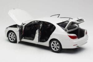 BMW E60 545i Alpine Weiss Kyosho 1:18 08591W Metall – Bild 5 von 8