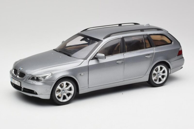 BMW 545i E61 Touring Hellgrau Kyosho 1:18 80430308414 Metall