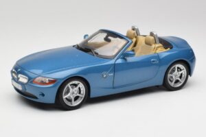 BMW Z4 E85 Maldives Blue Bburago 1:18 34046BLUE Metall