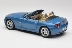 BMW Z4 E85 Maldives Blue Bburago 1:18 34046BLUE Metall – Bild 7 von 8