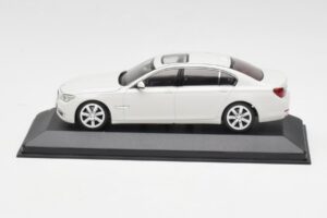 BMW 750Li F02 Weiss Minichamps 1:43 80420445201 Metall