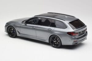 BMW G61 530e M Sport Touring Mineral Grau GT Spirit 1:18 GT485 Resin – Bild 5 von 6