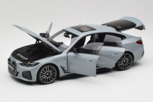 BMW i4 G26 Grey Metallic Minichamps 1:18 110023010 Metall – Bild 2 von 8