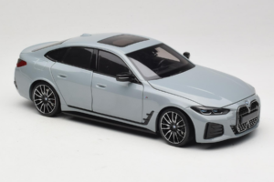 BMW i4 G26 Grey Metallic Minichamps 1:18 110023010 Metall – Bild 6 von 8