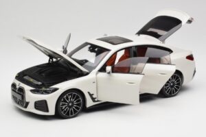 BMW i4 M50 G26 Alpine White Minichamps 1:18 110023011 Metall – Bild 2 von 8