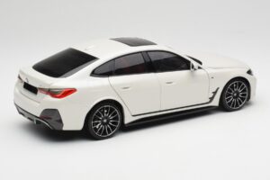 BMW i4 M50 G26 Alpine White Minichamps 1:18 110023011 Metall – Bild 3 von 8