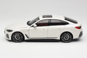 BMW i4 M50 G26 Alpine White Minichamps 1:18 110023011 Metall – Bild 4 von 8