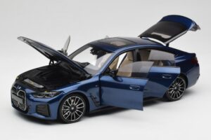 BMW i4 M50 G26 Portimao Blue Minichamps 1:18 110023012 Metall – Bild 2 von 8