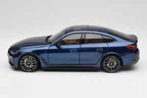 BMW i4 M50 G26 Portimao Blue Minichamps 1:18 110023012 Metall – Bild 4 von 8