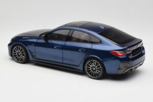 BMW i4 M50 G26 Portimao Blue Minichamps 1:18 110023012 Metall – Bild 7 von 8