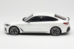 BMW i4 M50 G26 Mineral Weiss Metallic Otto 1:18 OT1074 Resin – Bild 3 von 6