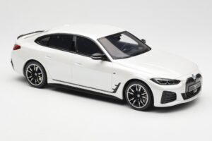 BMW i4 M50 G26 Mineral Weiss Metallic Otto 1:18 OT1074 Resin – Bild 4 von 6