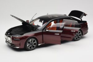BMW i7 G70 Black & Red Metallic Minichamps 1:18 110023201 Metall – Bild 2 von 8