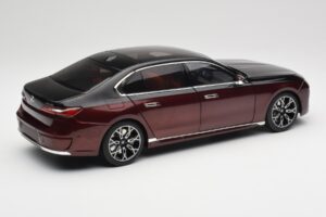 BMW i7 G70 Black & Red Metallic Minichamps 1:18 110023201 Metall – Bild 3 von 8