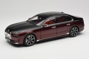 BMW i7 G70 Black & Red Metallic Minichamps 1:18 110023201 Metall