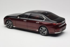 BMW i7 G70 Black & Red Metallic Minichamps 1:18 110023201 Metall – Bild 7 von 8