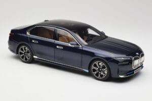 BMW i7 G70 Blue Metallic Minichamps 1:18 110023202 Metall – Bild 6 von 8