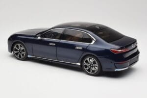 BMW i7 G70 Blue Metallic Minichamps 1:18 110023202 Metall – Bild 7 von 8