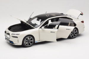 BMW i7 G70 White Metallic Minichamps 1:18 110023200 Metall – Bild 2 von 8