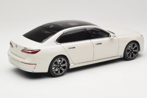 BMW i7 G70 White Metallic Minichamps 1:18 110023200 Metall – Bild 3 von 8