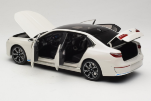 BMW i7 G70 White Metallic Minichamps 1:18 110023200 Metall – Bild 5 von 8