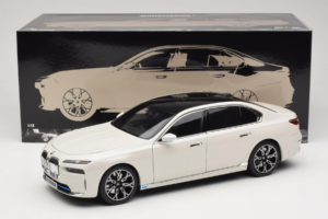 BMW i7 G70 White Metallic Minichamps 1:18 110023200 Metall – Bild 8 von 8