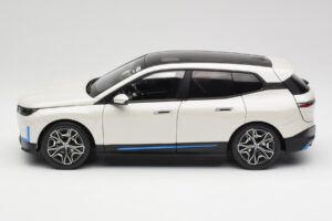BMW iX Alpine White Minichamps 1:18 110023102 Metall – Bild 4 von 8
