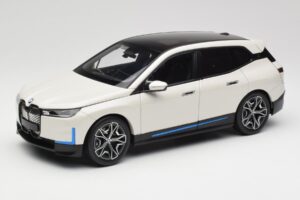 BMW iX Alpine White Minichamps 1:18 110023102 Metall