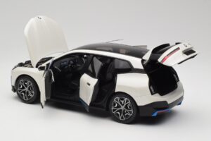 BMW iX Alpine White Minichamps 1:18 110023102 Metall – Bild 5 von 8