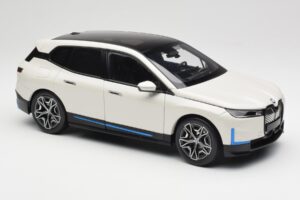 BMW iX Alpine White Minichamps 1:18 110023102 Metall – Bild 6 von 8