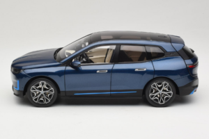 BMW iX Blue Metallic Minichamps 1:18 110023100 Metall – Bild 4 von 8