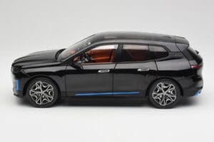 BMW iX Sapphire Black Minichamps 1:18 110023101 Metall – Bild 4 von 8