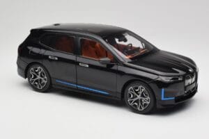 BMW iX Sapphire Black Minichamps 1:18 110023101 Metall – Bild 6 von 8