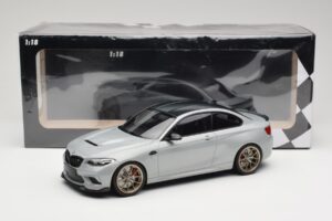 BMW M2 CS F87 Silber mit goldenen Felgen Minichamps 1:18 155021028 Metall – Bild 6 von 6