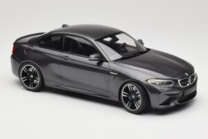BMW M2 F87 Grey Metallic Minichamps 1:18 155026102 Metall – Bild 4 von 6