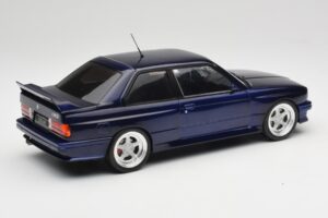 BMW M3 E30 Macau Blue IXO 1:18 18CMC122 Metall – Bild 2 von 6