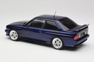 BMW M3 E30 Macau Blue IXO 1:18 18CMC122 Metall – Bild 5 von 6