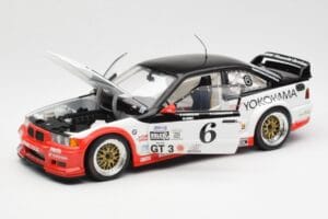 BMW M3 E36 GTR #0 B. Auberlen / M. Simo / P. Cunningham Daytona 24 Hours 1998 UT Models 1:18 39816 Metall – Bild 2 von 8