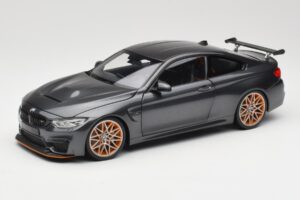 BMW M4 F82 GTS Mineral Grey Metallic Minichamps 1:18 110025222 Metall