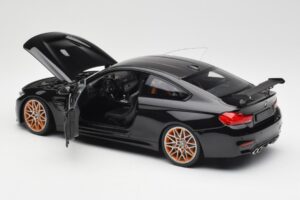 BMW M4 F82 GTS Sapphire Black Metallic Minichamps 1:18 110025220 Metall – Bild 5 von 8