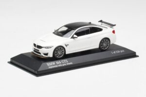 BMW M4 GTS F82 Weiss Mit Grauen Felgen Minichamps 1:43 410025221 Metall – Bild 2 von 4