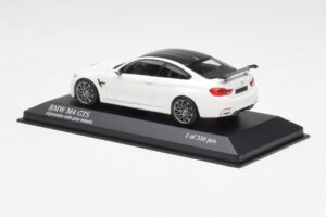 BMW M4 GTS F82 Weiss Mit Grauen Felgen Minichamps 1:43 410025221 Metall – Bild 3 von 4