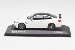 BMW M4 GTS F82 Weiss Mit Grauen Felgen Minichamps 1:43 410025221 Metall