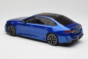 BMW M5 G90 Marina Bay Blue Metallic GT Spirit 1:18 GT507 Resin – Bild 5 von 6