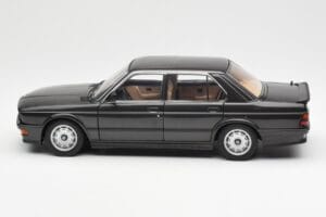 BMW M535i E28 Diamond Schwarz AUTOart 1:18 75162 Metall – Bild 4 von 8