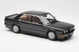 BMW M535i E28 Diamond Schwarz AUTOart 1:18 75162 Metall – Bild 6 von 8